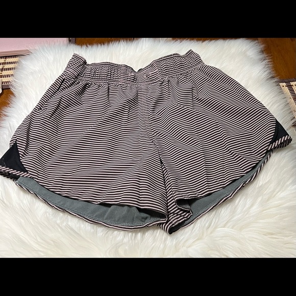 lululemon athletica Pants - Beautiful lululemon shorts reversible